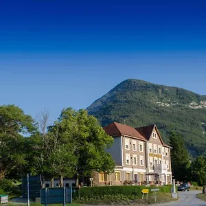 https://hotel-lac-et-foret.fr-provencehotel.com